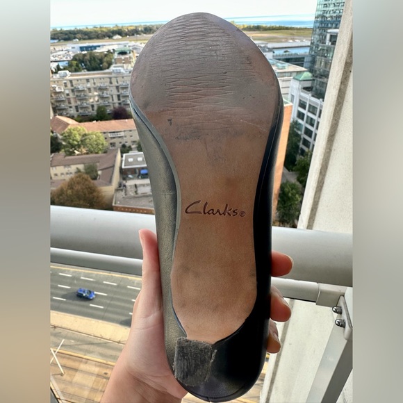 Clarks Size 5.5 Kitten Heel - Picture 5 of 8